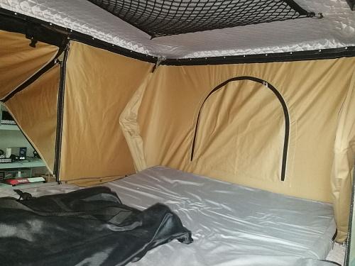 Палатка туристическая быстрораскладывающаяся СТОКРАТ с пластиковой крышей для установки на крышу автомобиля, белая (подъем пневмоупорами)