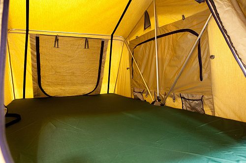 Палатка туристическая быстрораскладывающаяся СТОКРАТ для установки на крышу автомобиля с дополнительным тамбуром.